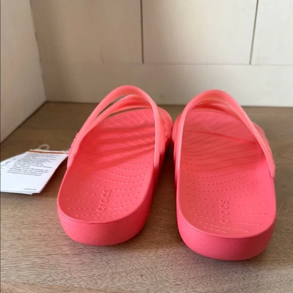 NWT CROCS Glossy Splashy Pink Slide Sandals Size 7 - Picture 4 of 4